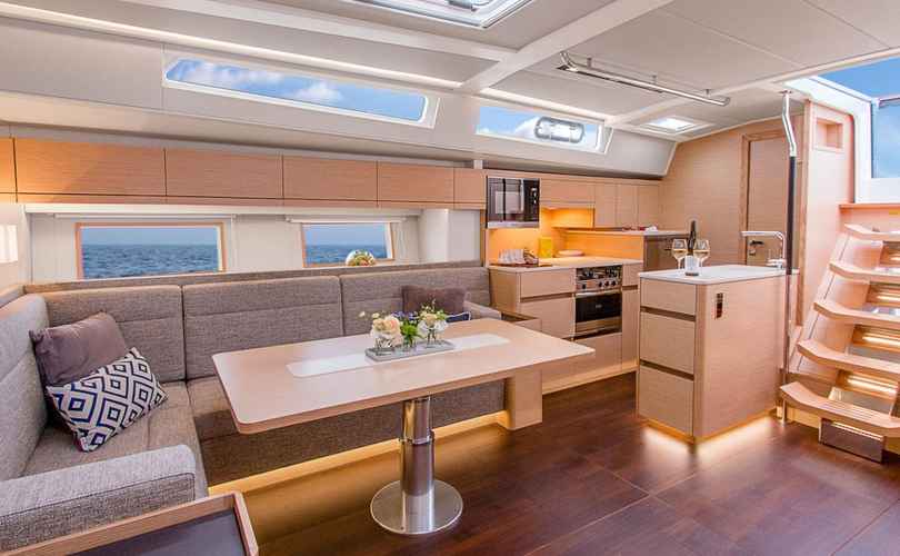 Hanse 548