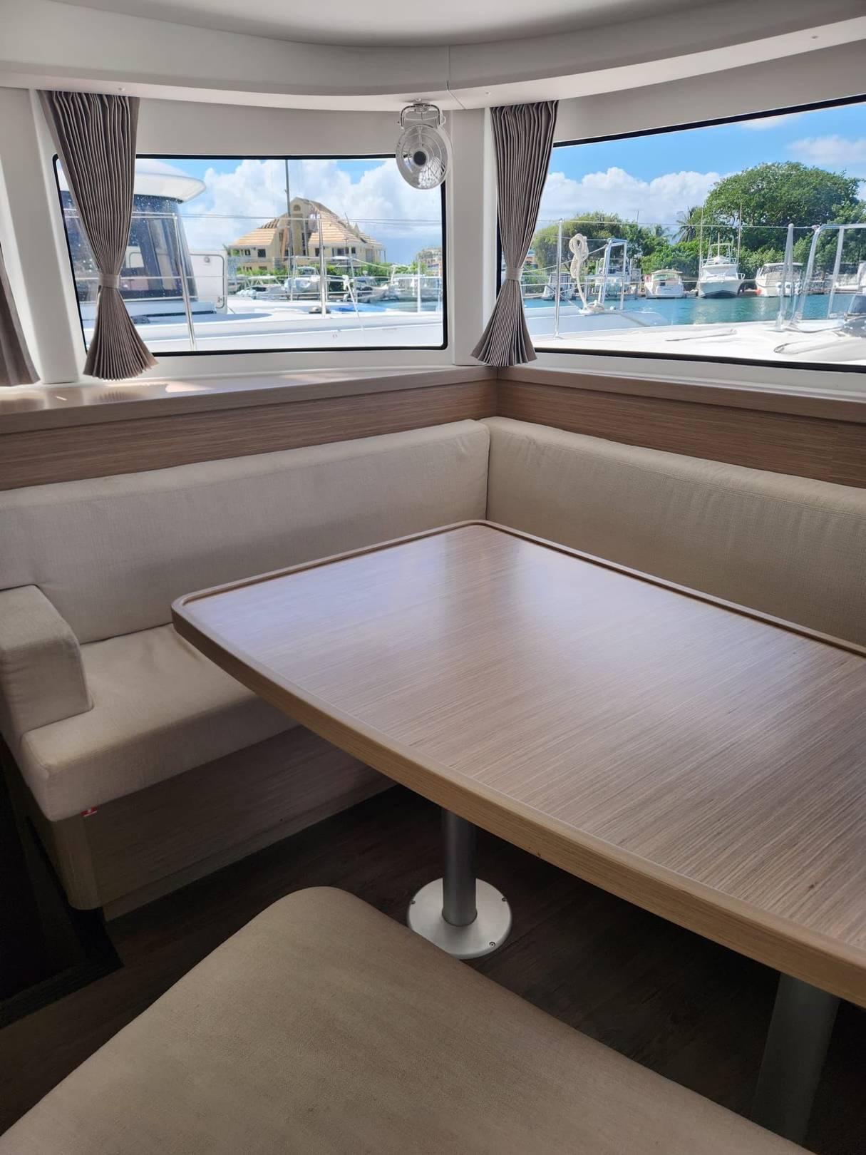 Lagoon 42 - 3