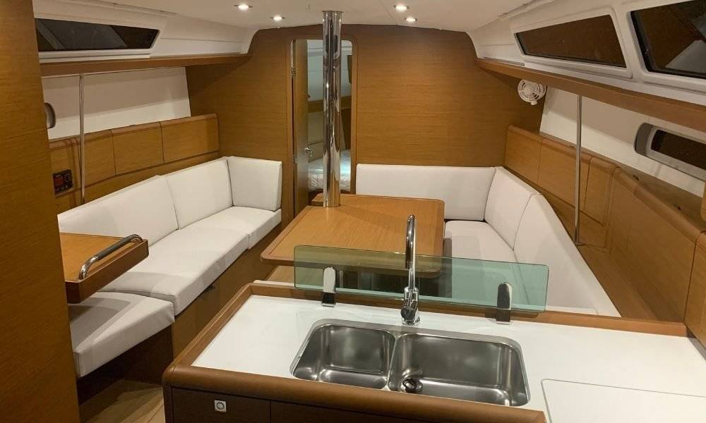 Sun Odyssey 389 - 3