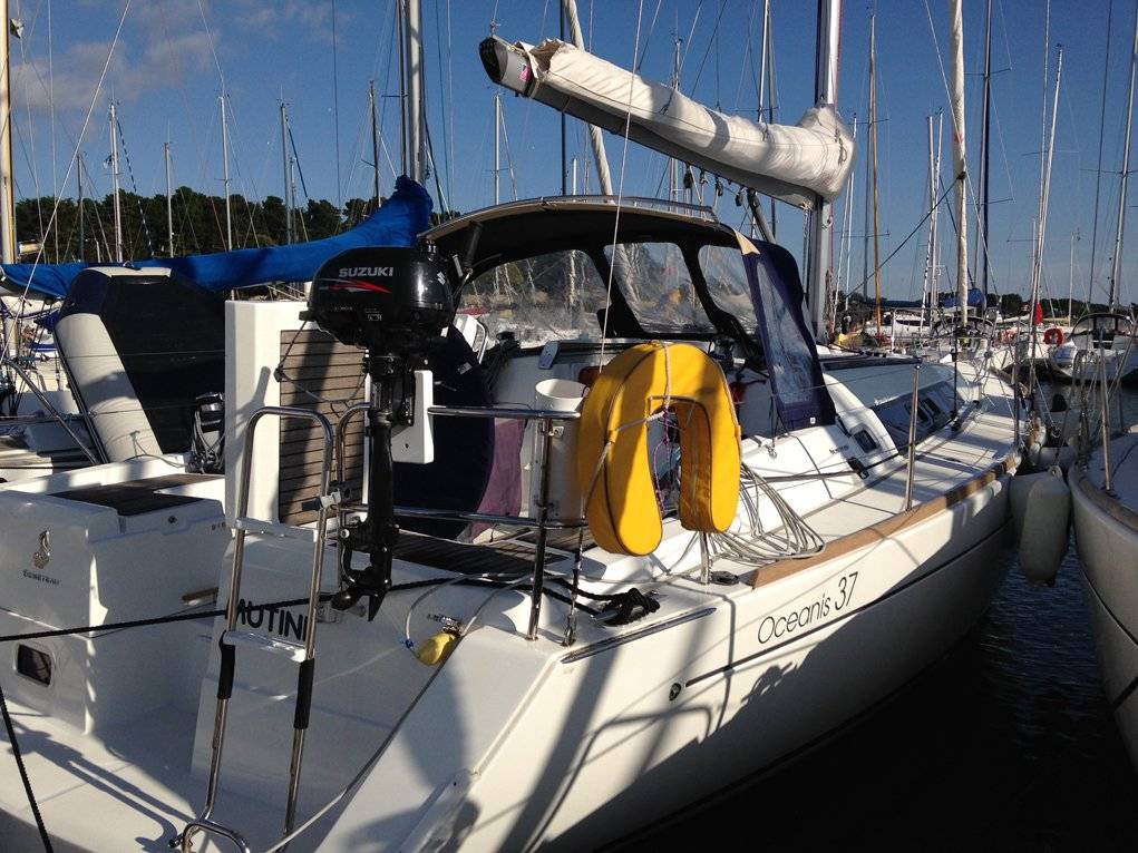 Oceanis 37