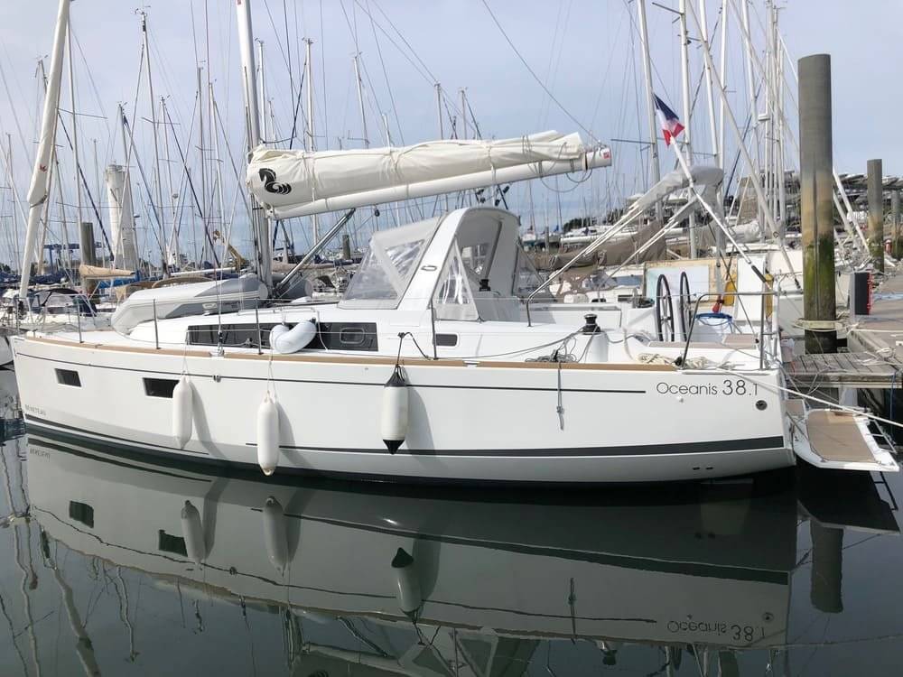 Oceanis 38