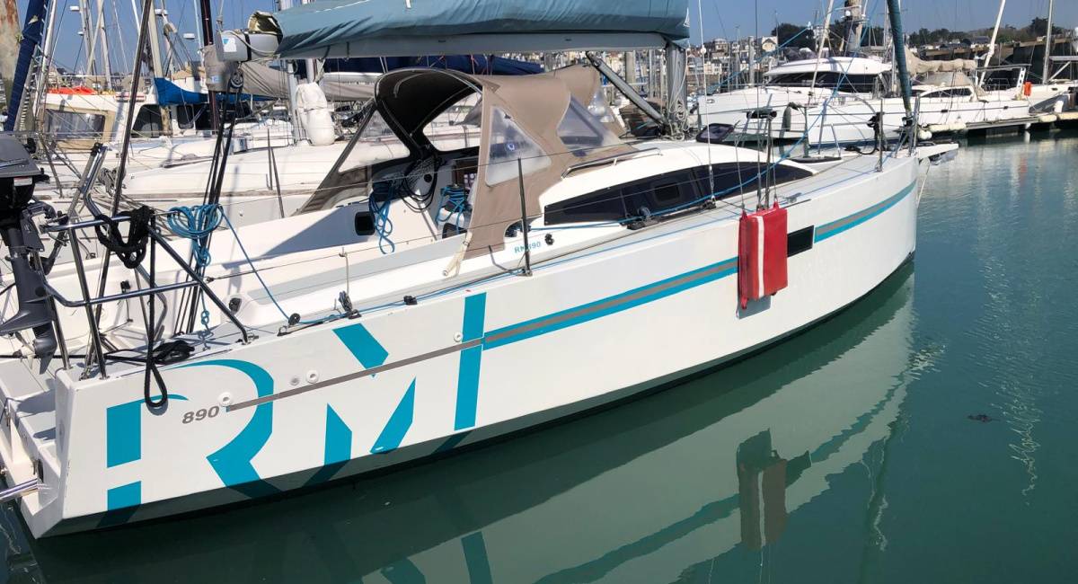 RM 890