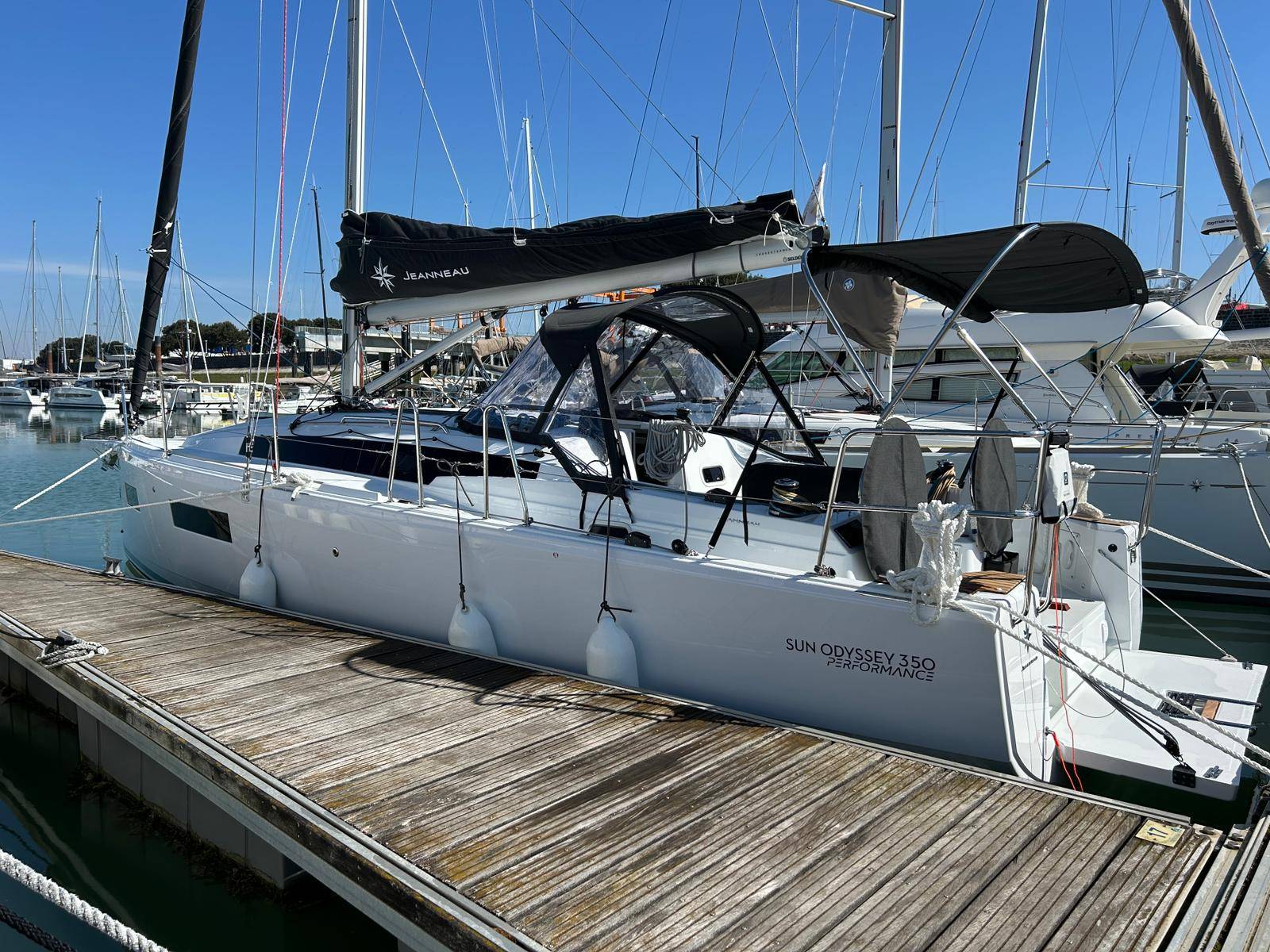 Sun Odyssey 350