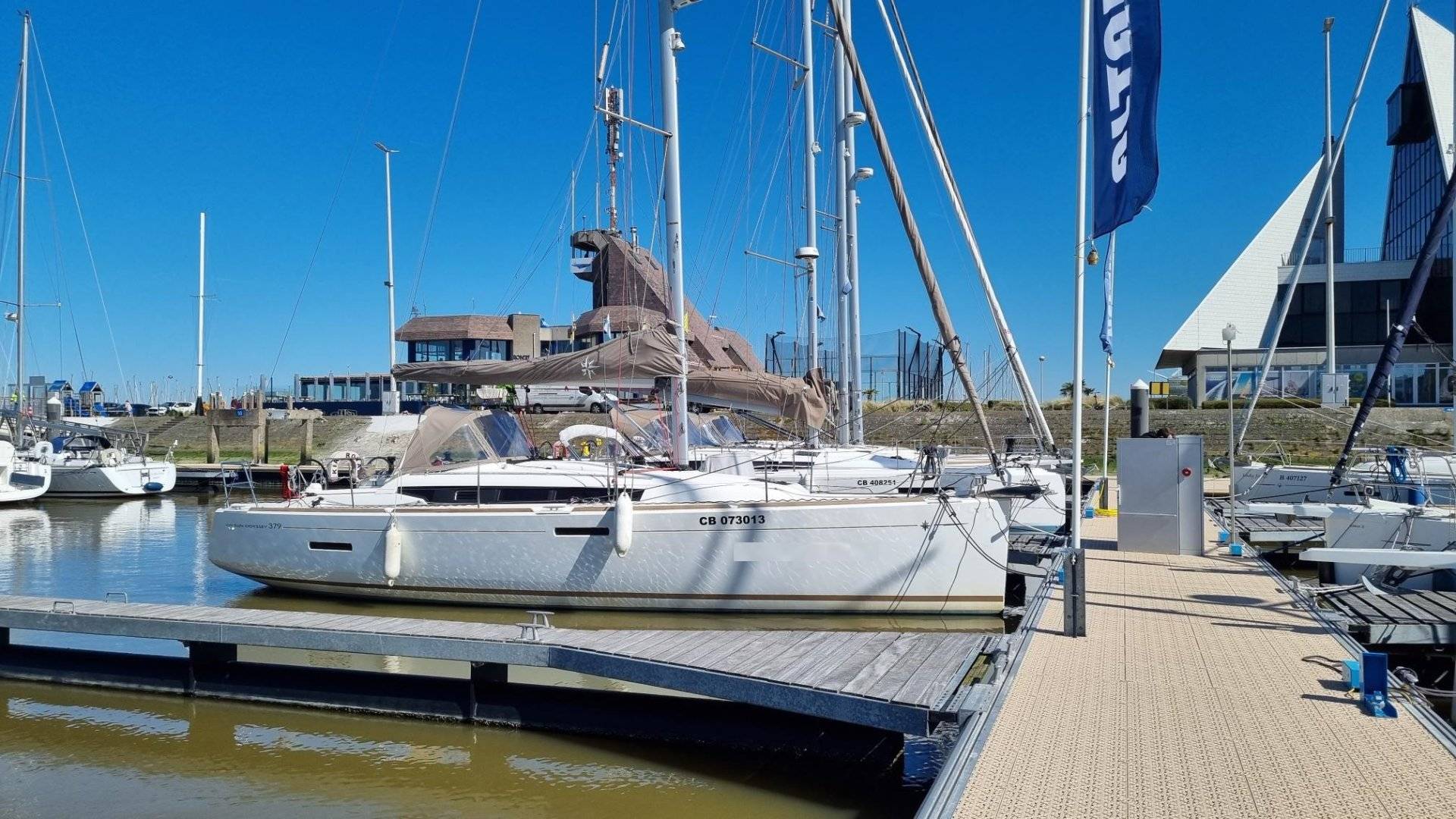 Sun Odyssey 379