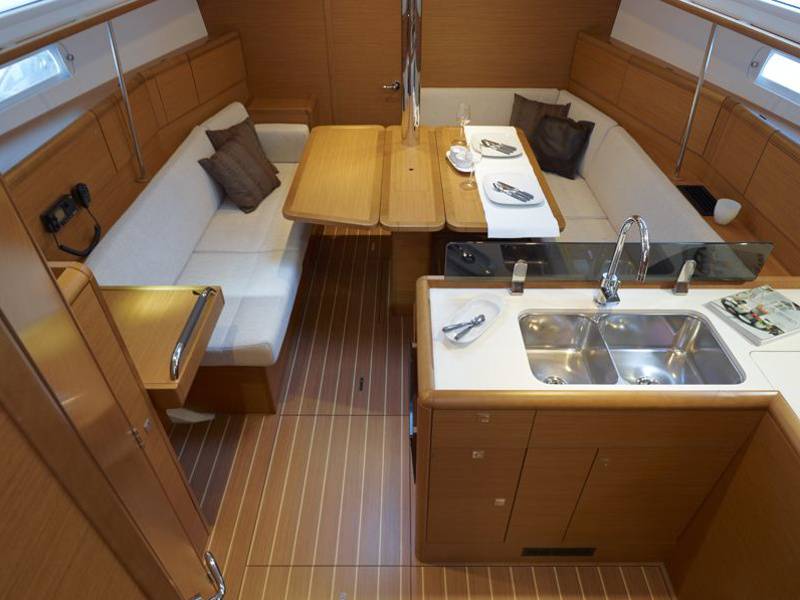 Sun Odyssey 389 - 3