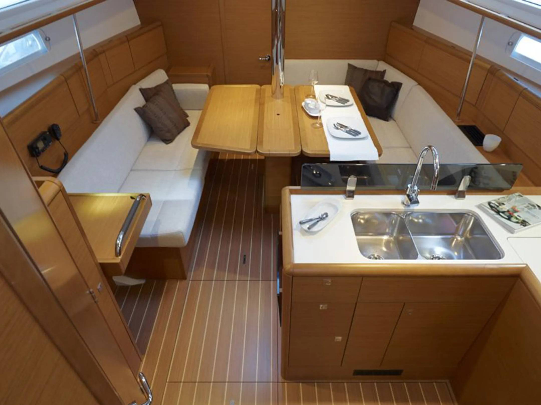 Sun Odyssey 389 - 4
