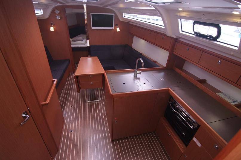 Bavaria 37 Cruiser - 4