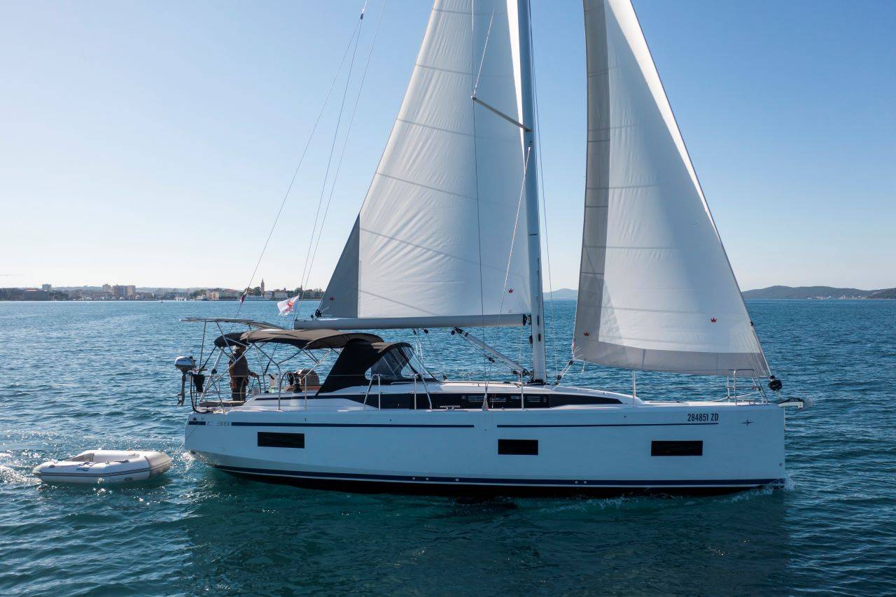 Bavaria C38 - 5
