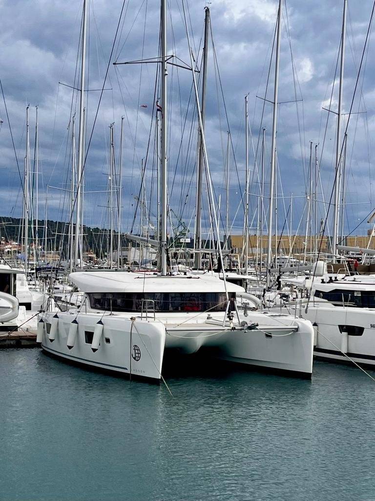 Lagoon 42