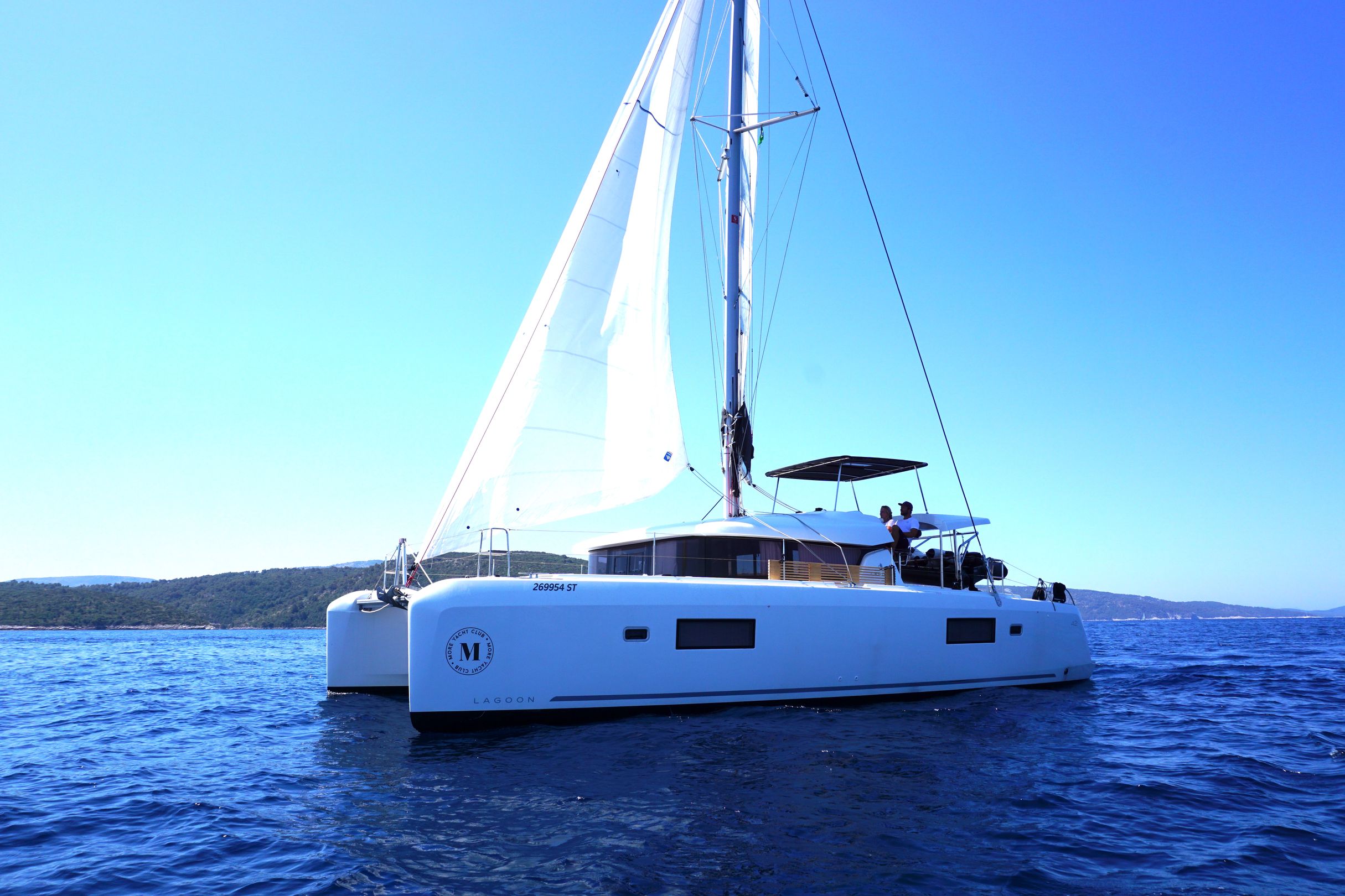 Lagoon 42