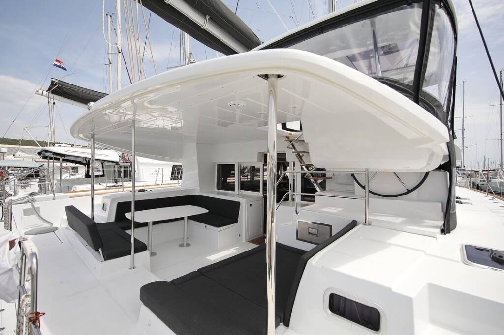 Lagoon 450 SporTop - 3