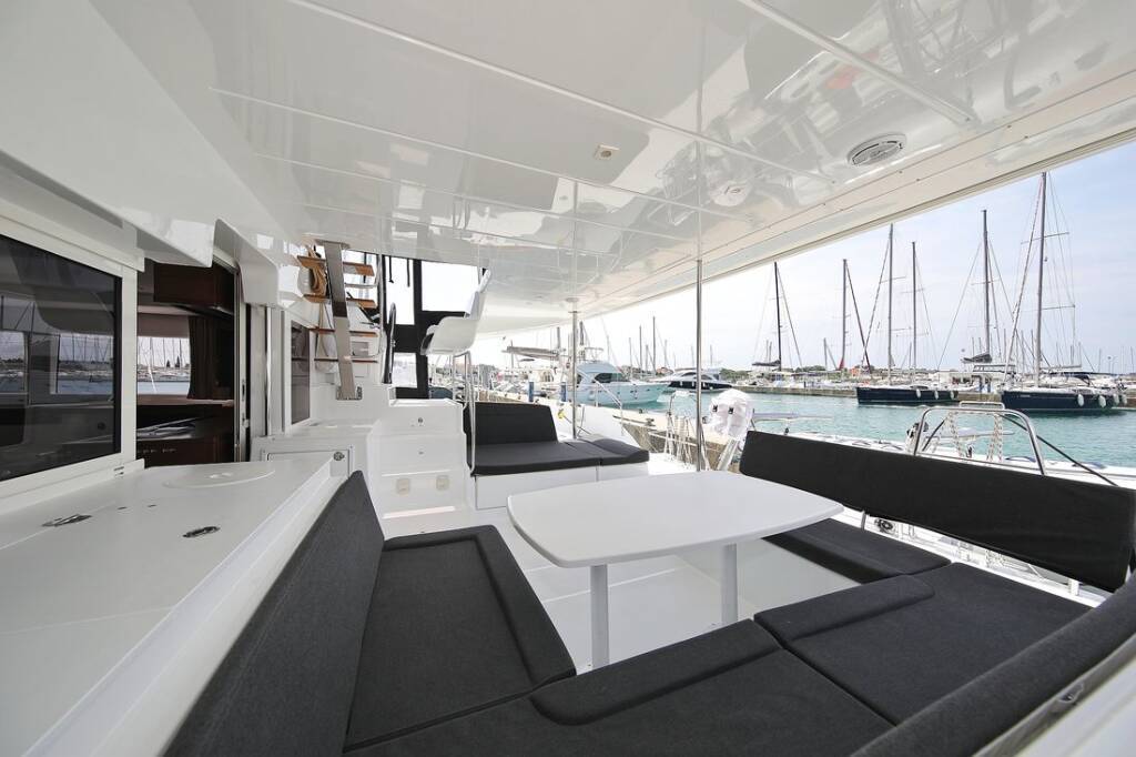 Lagoon 450 SporTop - 4