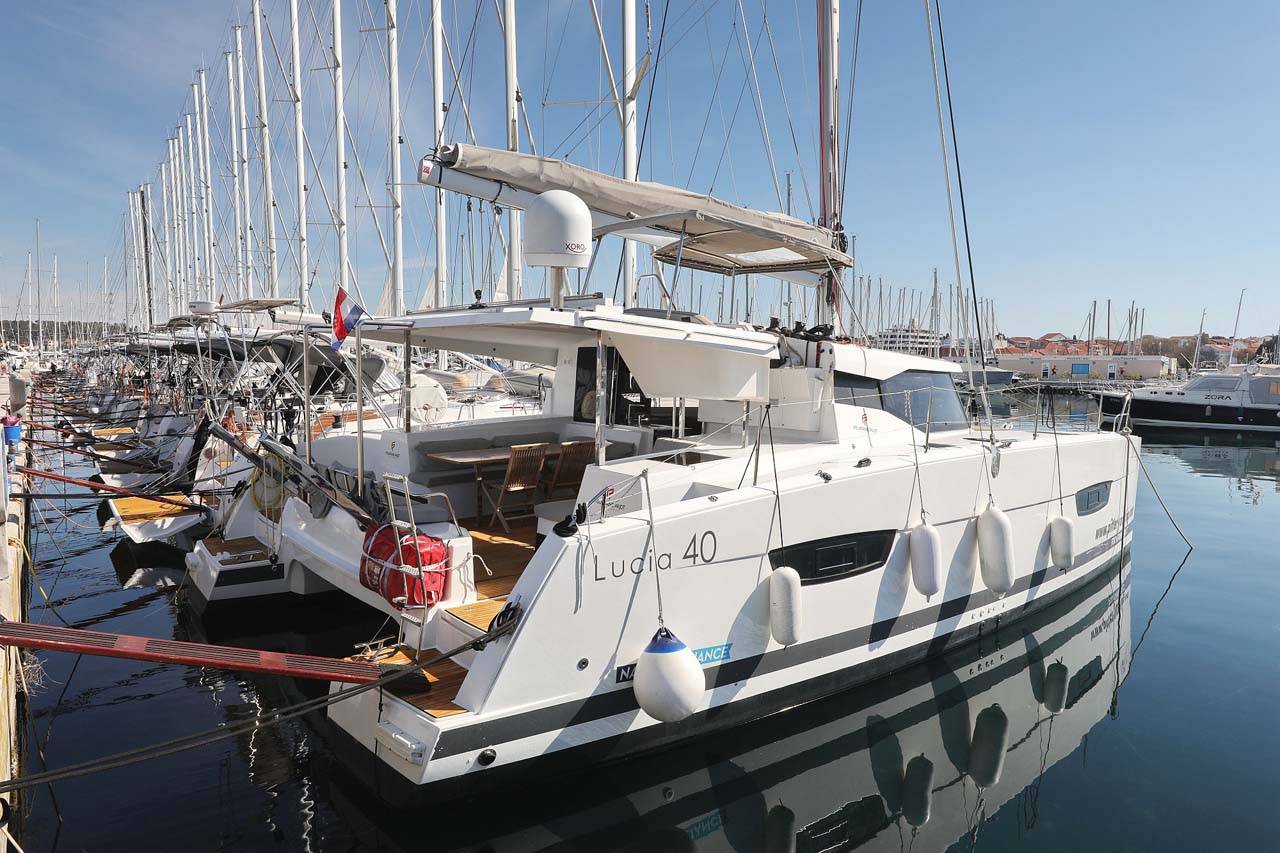Lucia 40 - 2