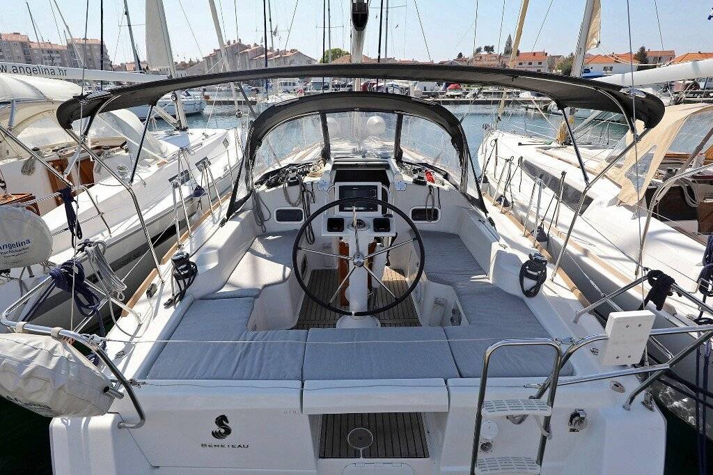 Oceanis 34