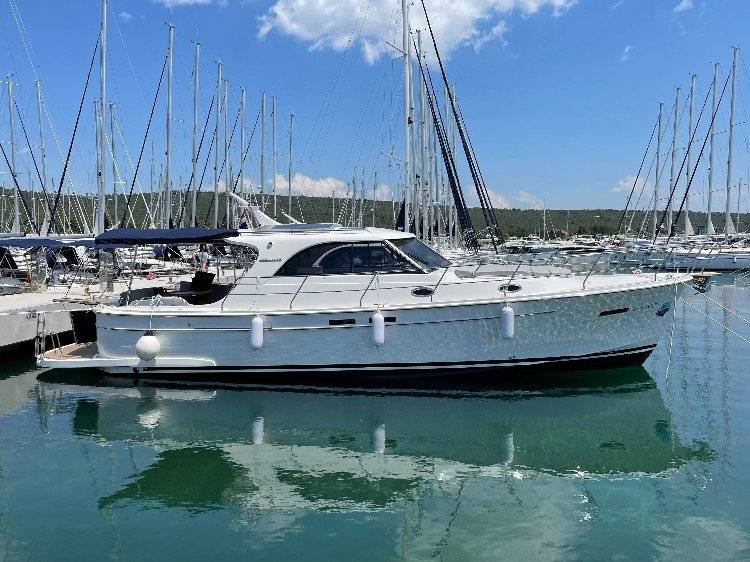 SAS Adriana 44
