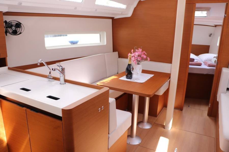 Sun Odyssey 380 - 5