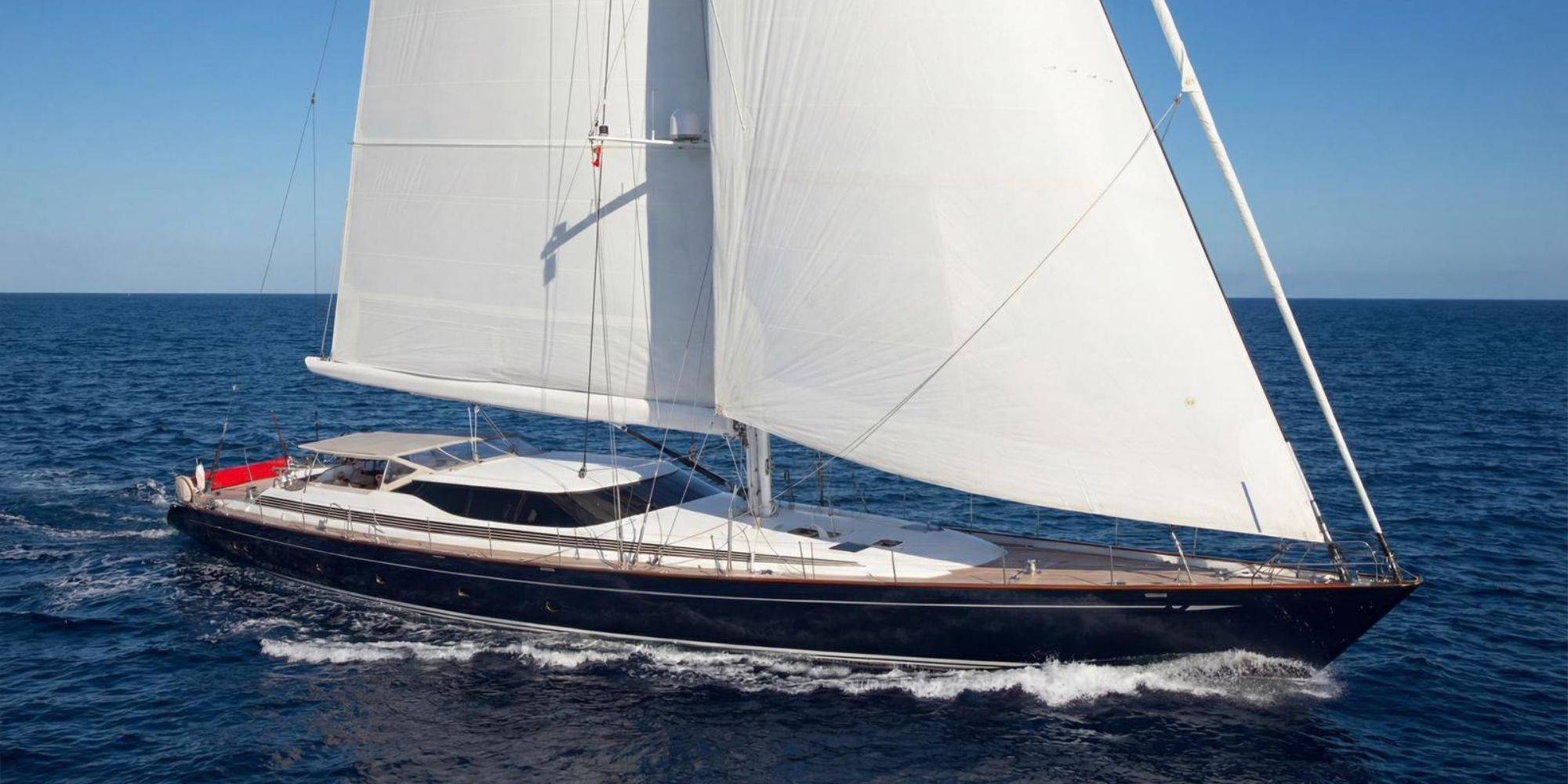 Camper & Nicholsons 121 - 3