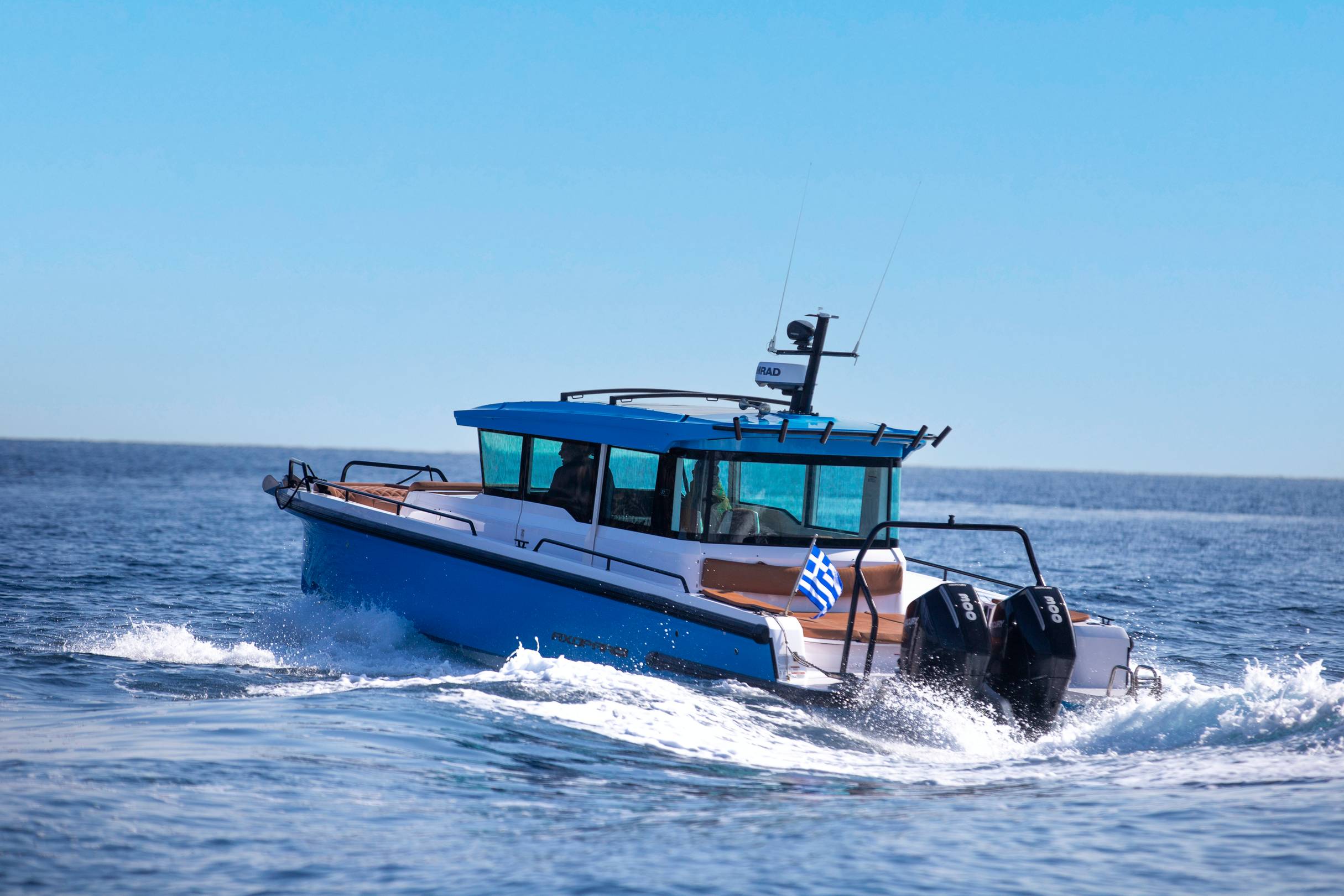 Axopar 37 XC Cross Cabin