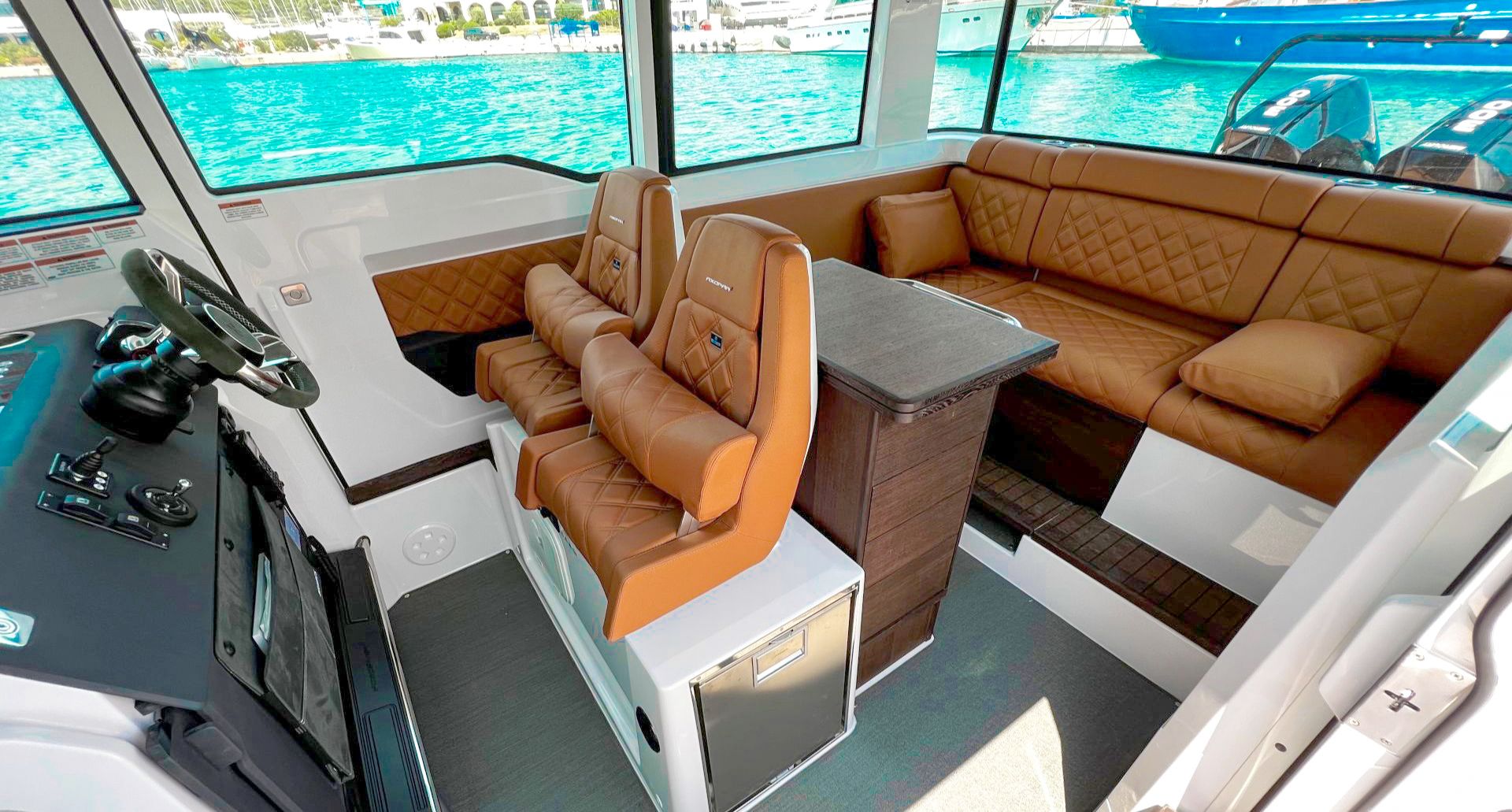 Axopar 37 XC Cross Cabin - 3