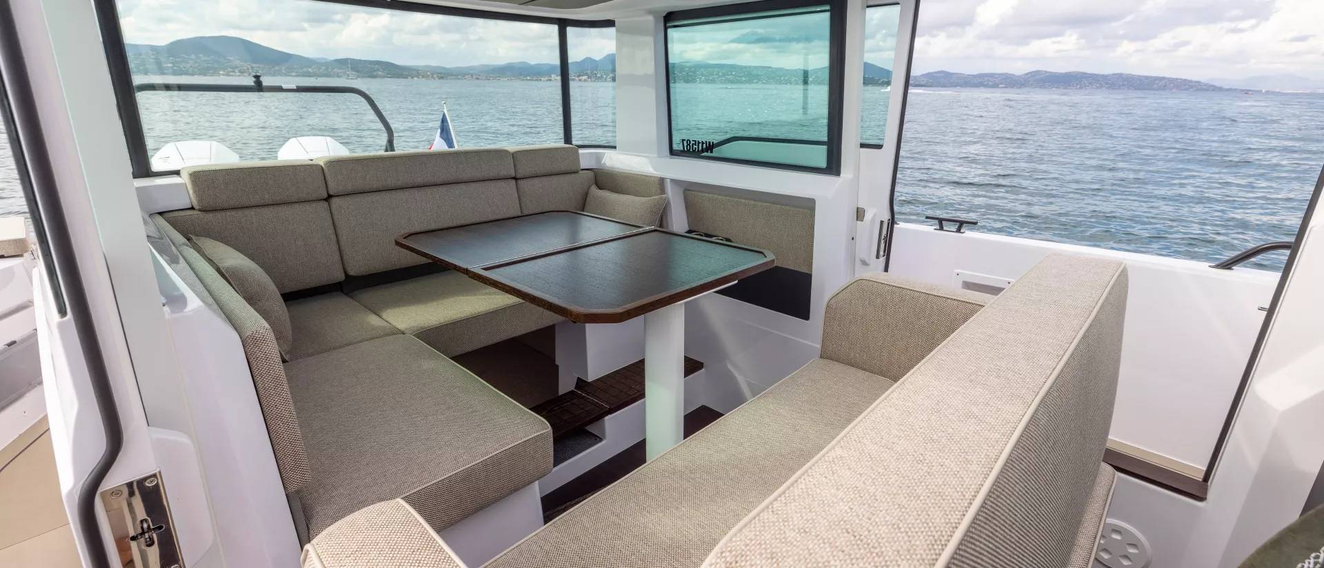 Axopar 37 XC Cross Cabin - 4