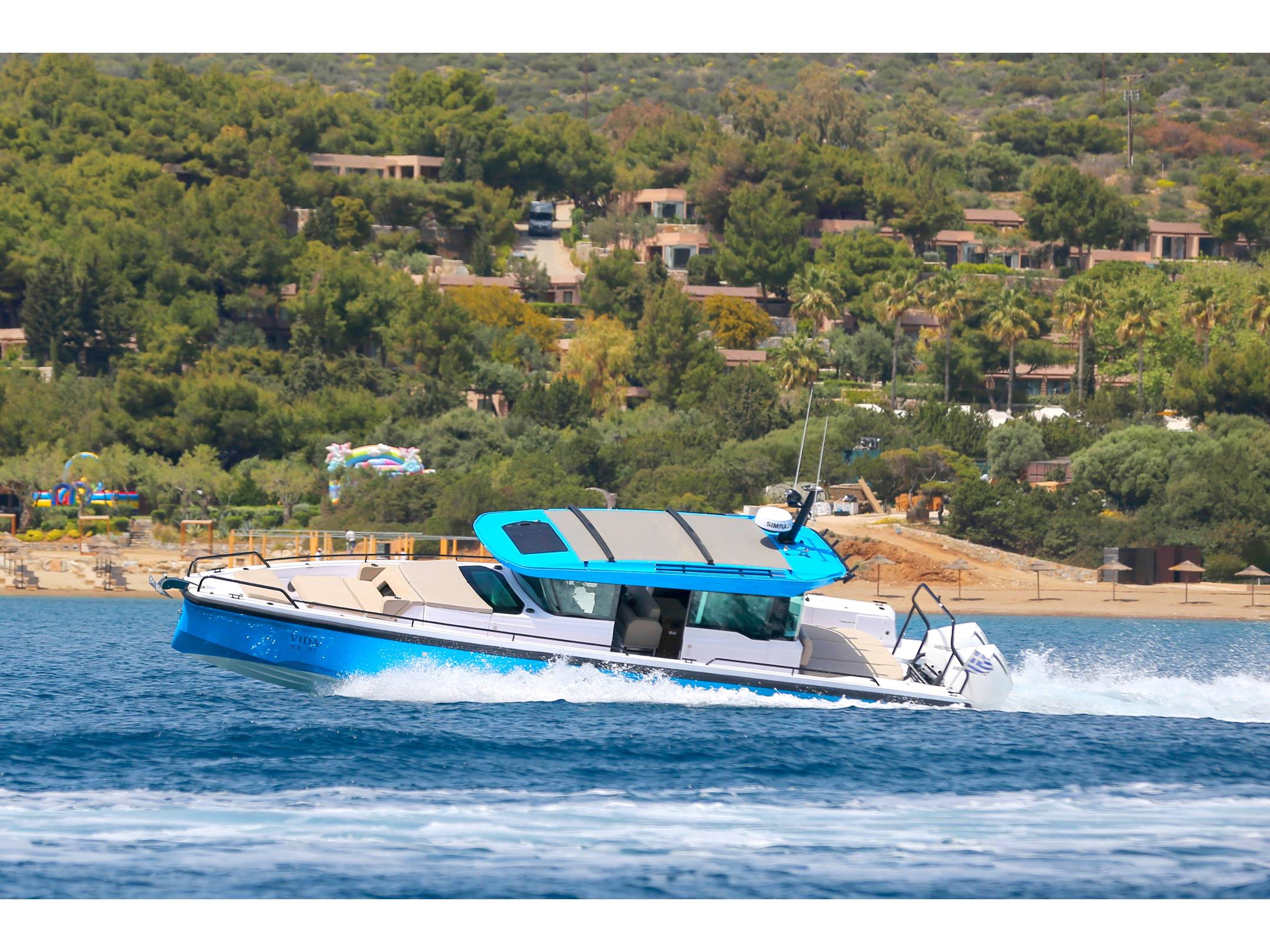 Axopar 37 XC Cross Cabin - 2