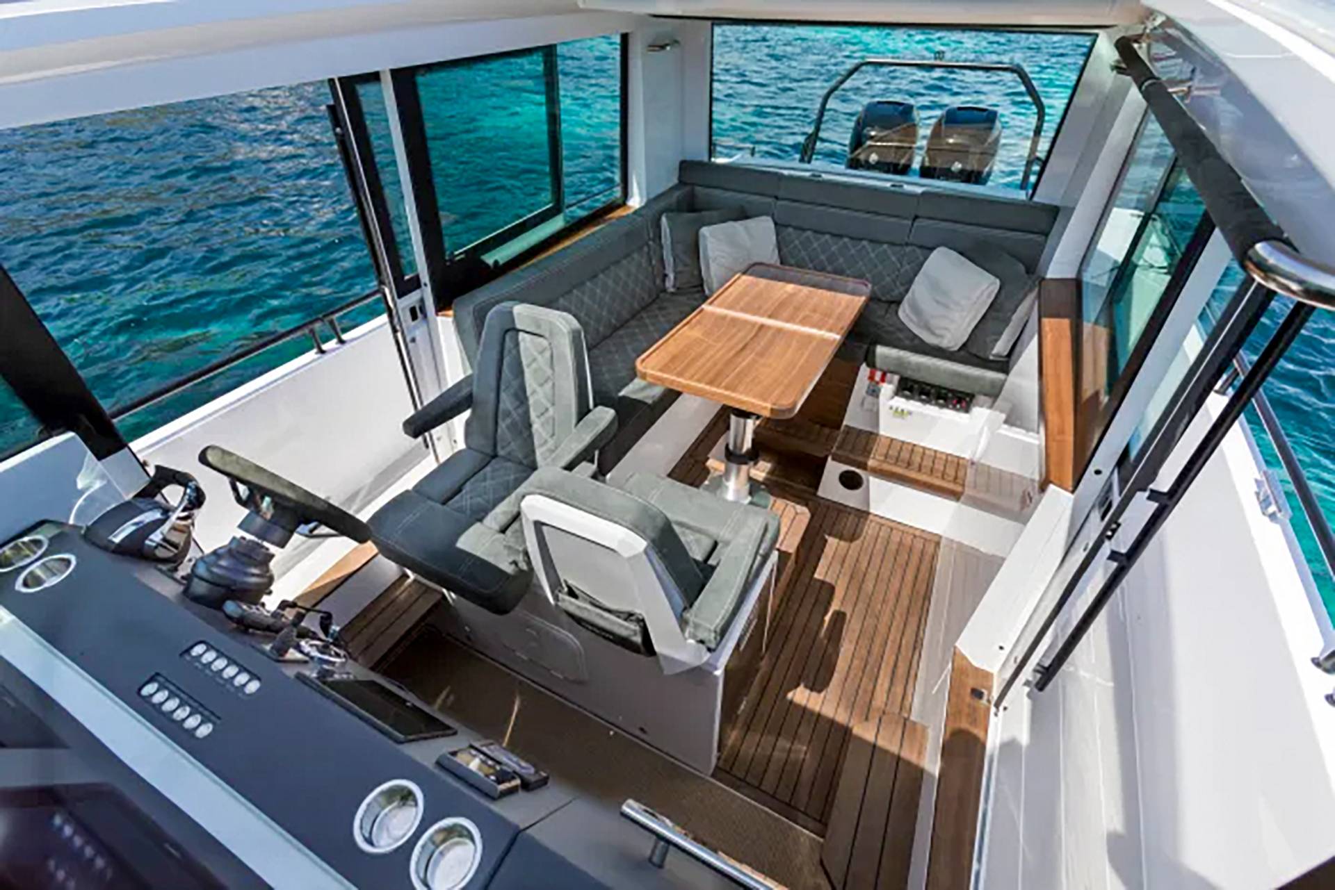 Axopar 37 XC Cross Cabin - 3