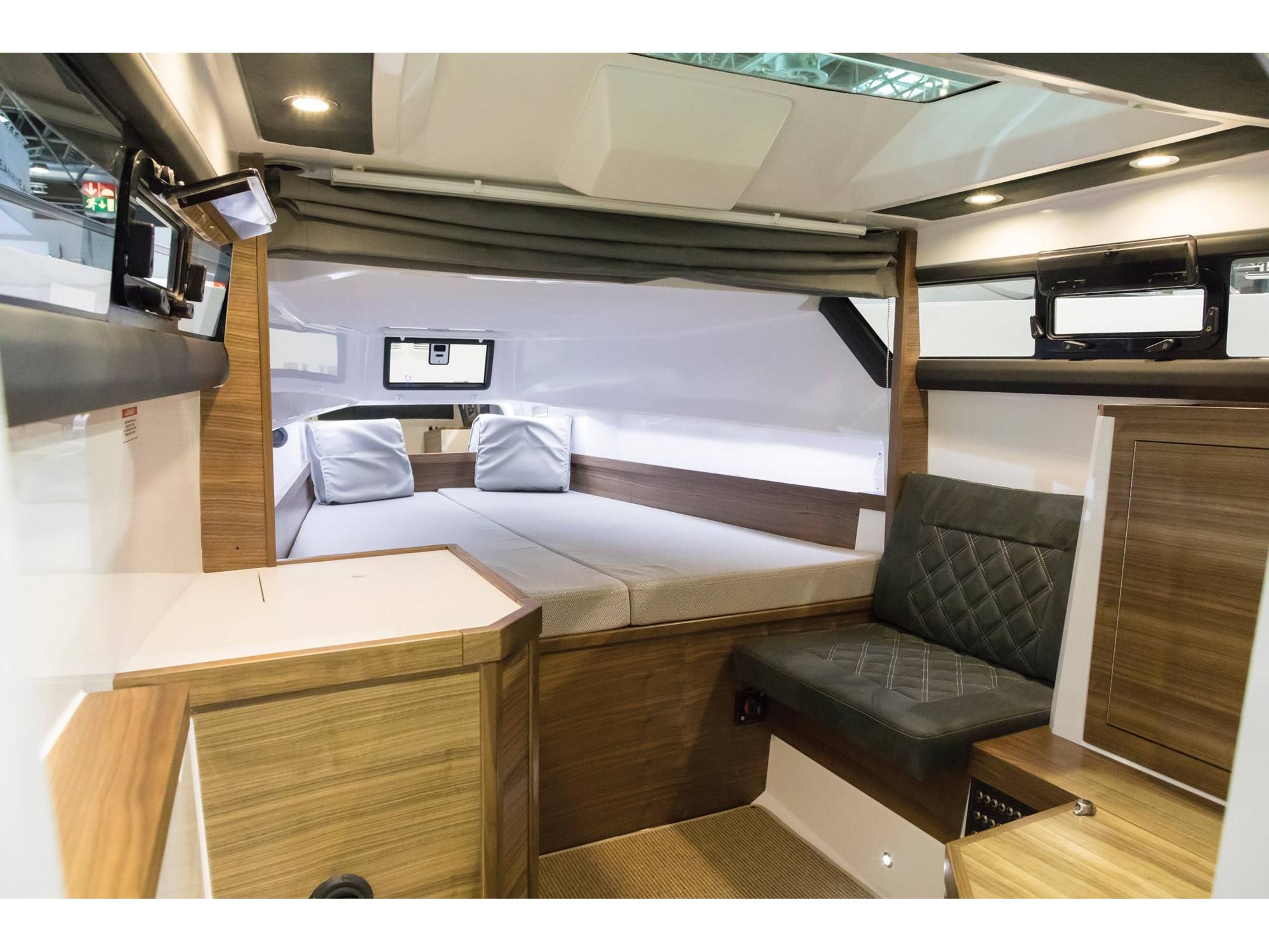 Axopar 37 XC Cross Cabin - 5