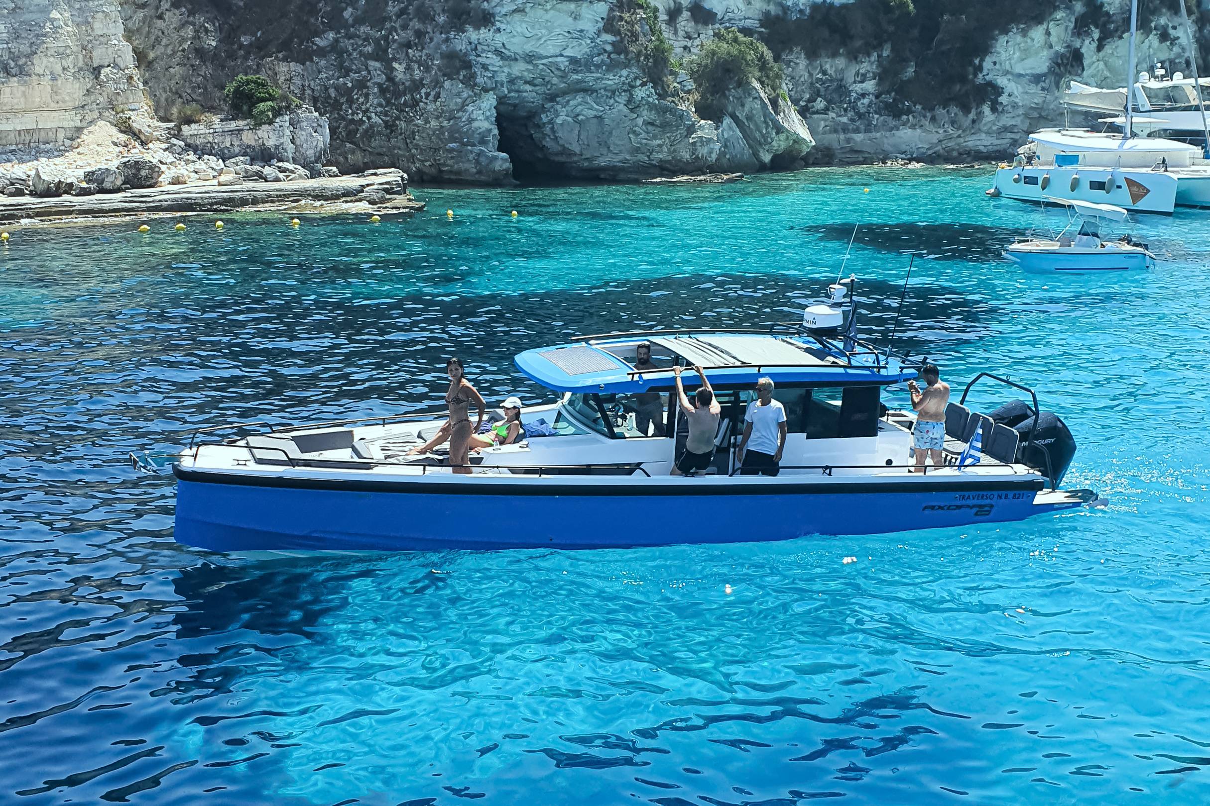Axopar 37 XC Cross Cabin