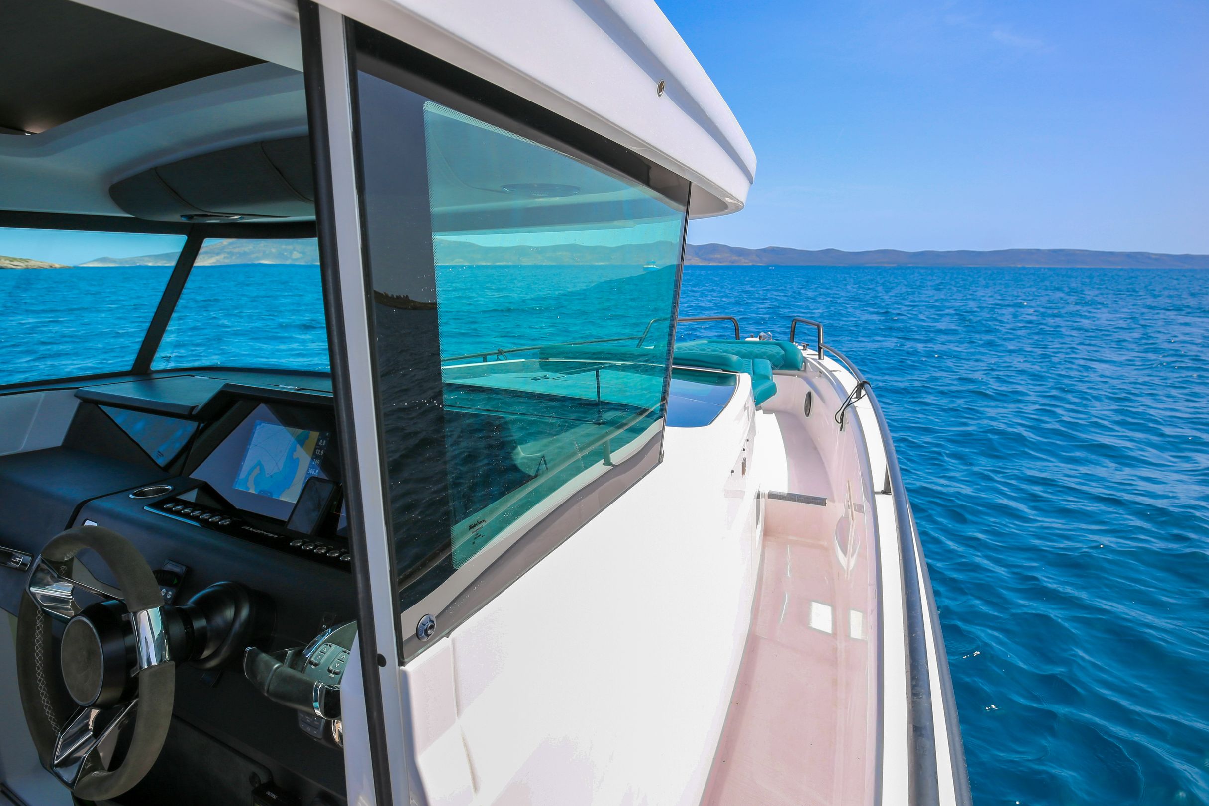 Axopar 37 XC Cross Cabin - 3