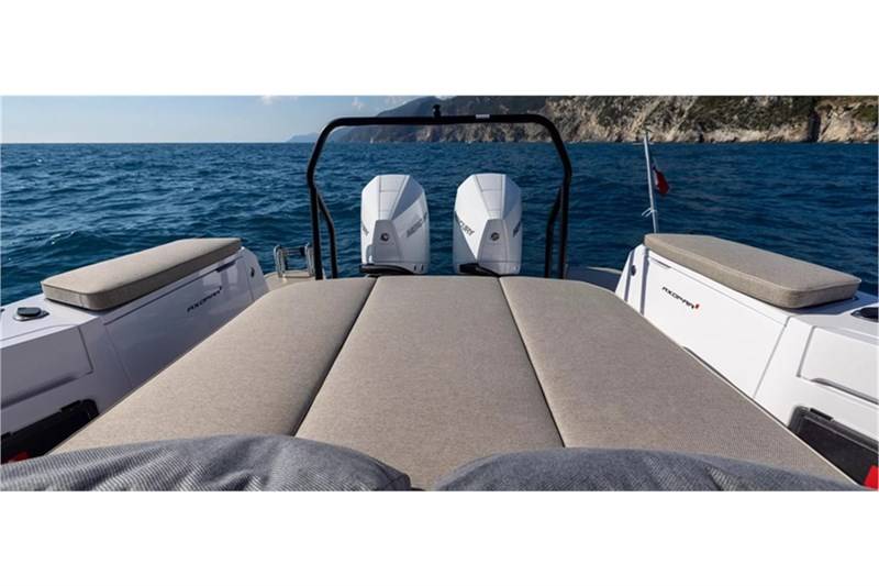 Axopar 37 XC Cross Cabin - 3
