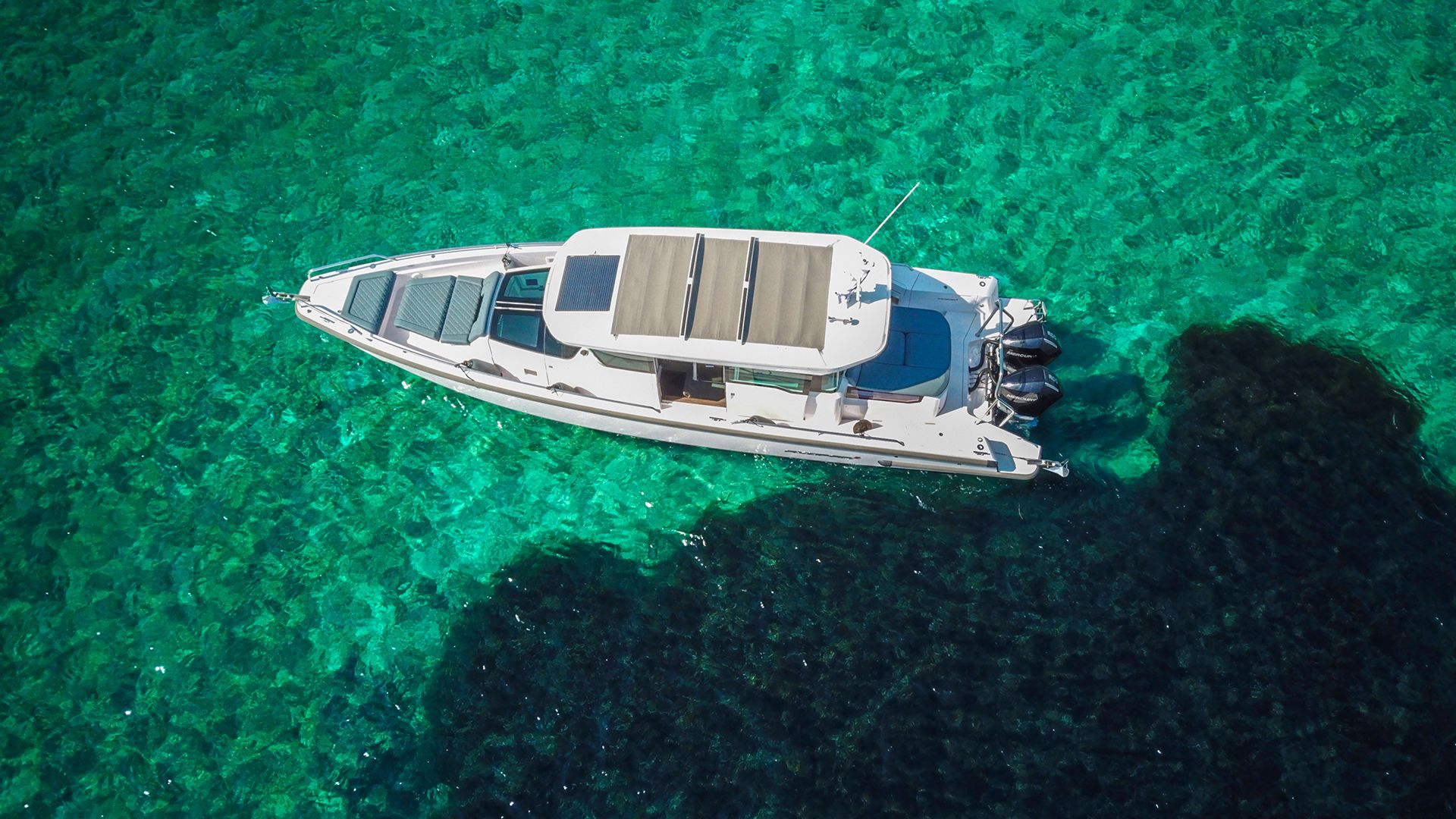 Axopar 37 XC Cross Cabin - 5