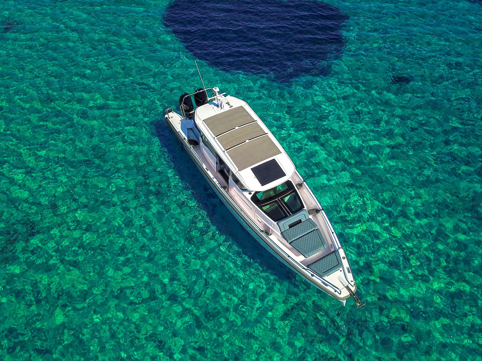 Axopar 37 XC Cross Cabin - 4