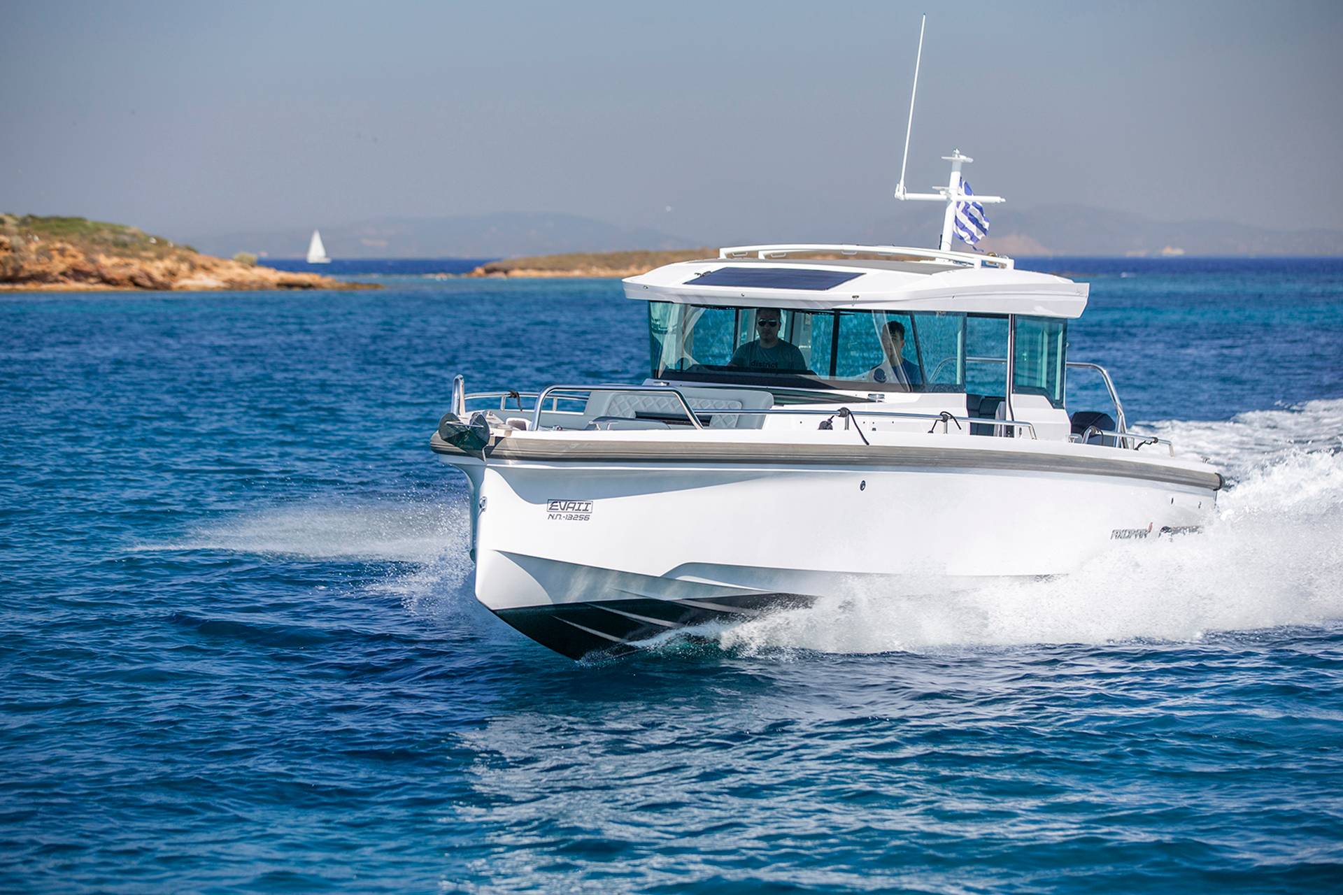 Axopar 37 XC Cross Cabin