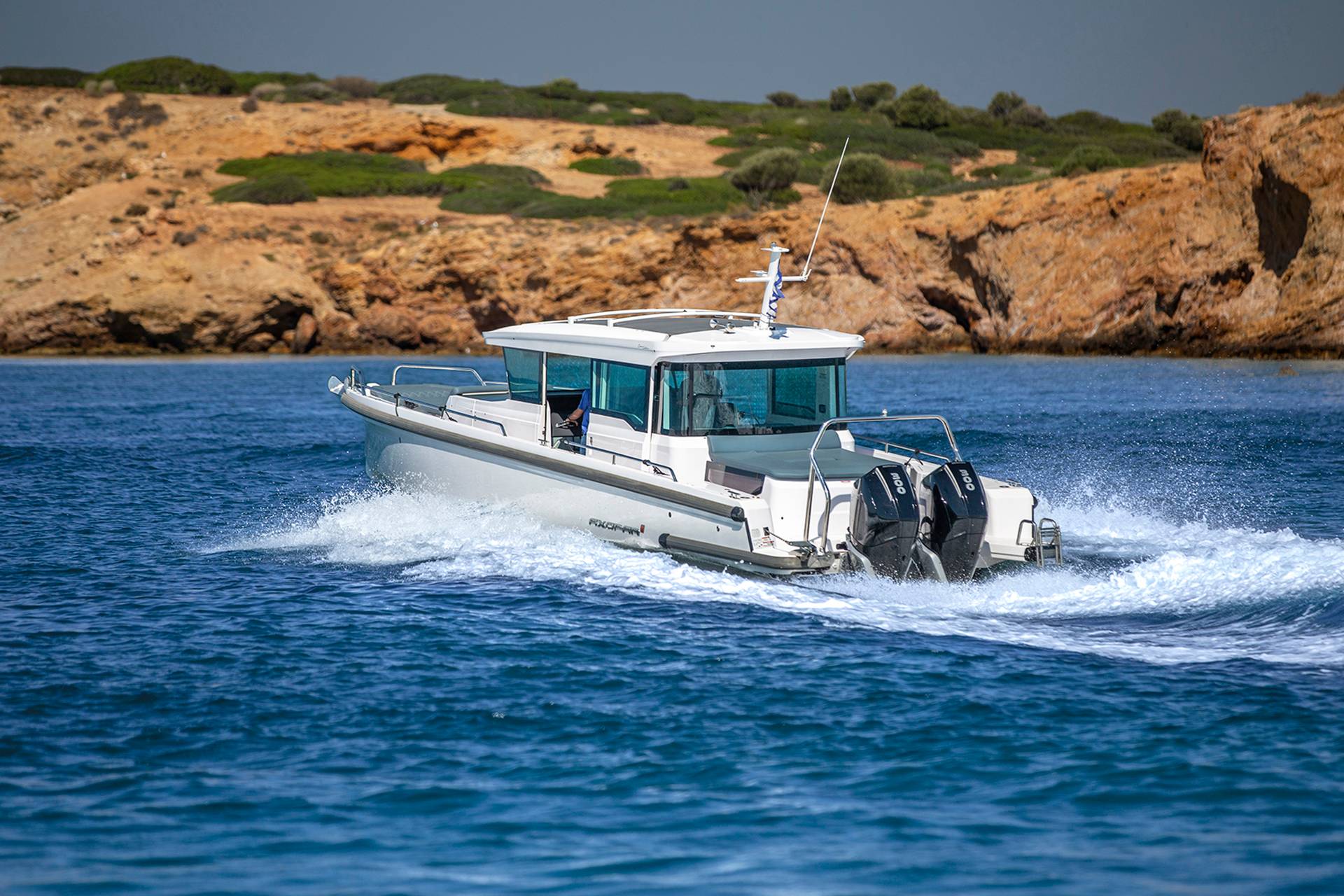 Axopar 37 XC Cross Cabin - 2