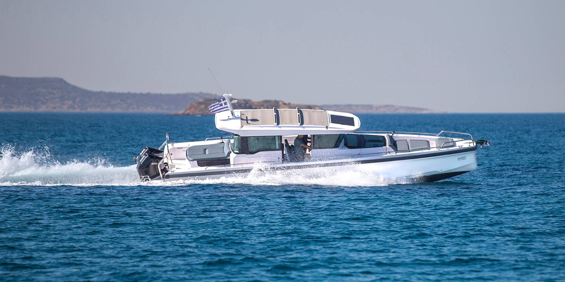 Axopar 37 XC Cross Cabin - 3