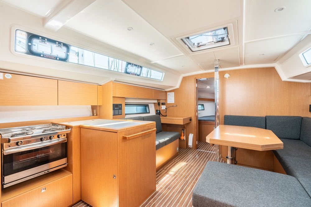 Bavaria C42 - 3