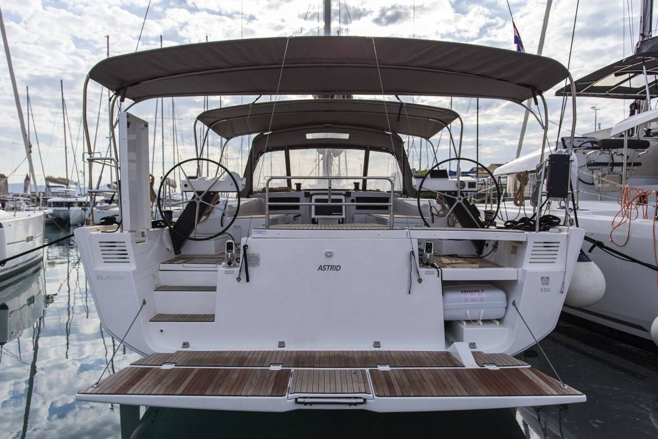 Dufour 530