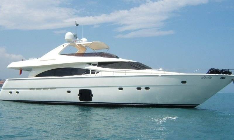 Ferretti 830