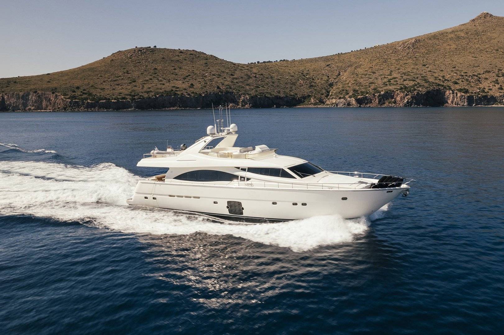 Ferretti 830