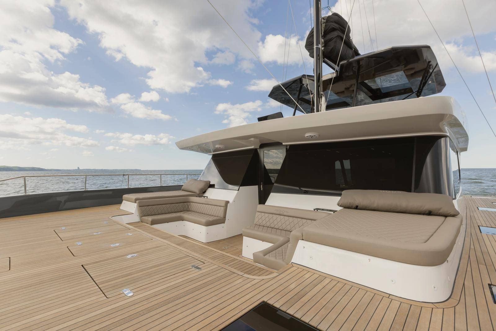Moon Yacht 60 - 2