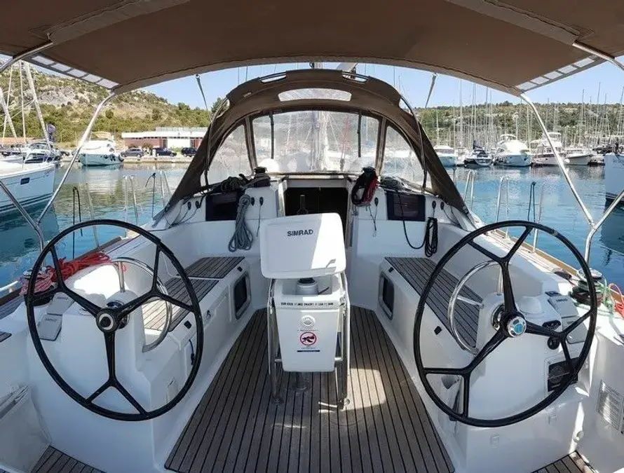 Sun Odyssey 379