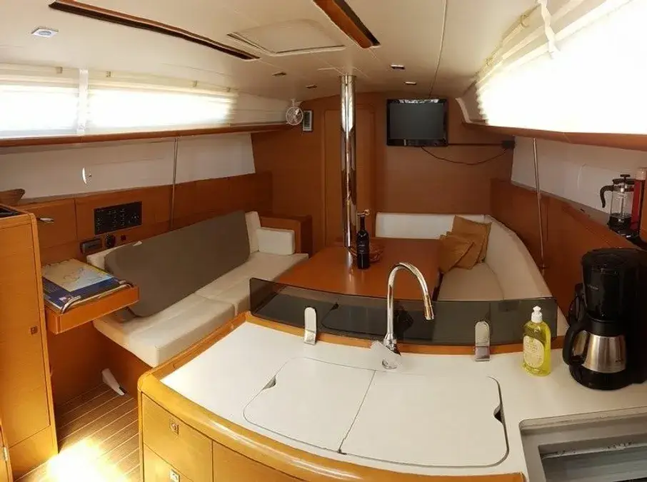 Sun Odyssey 379 - 5