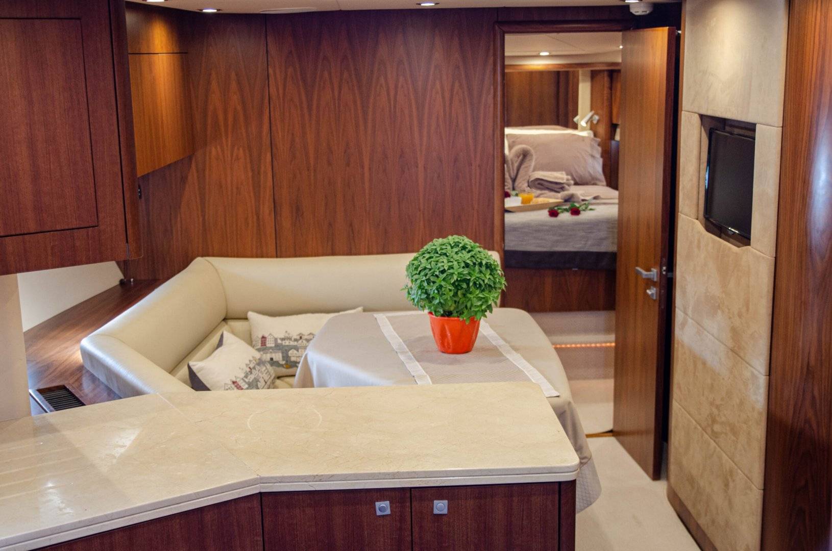 Sunseeker Predator 72 - 4