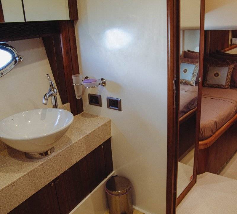 Sunseeker Predator 72 - 2