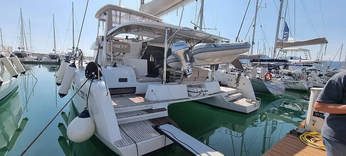 Lagoon 42
