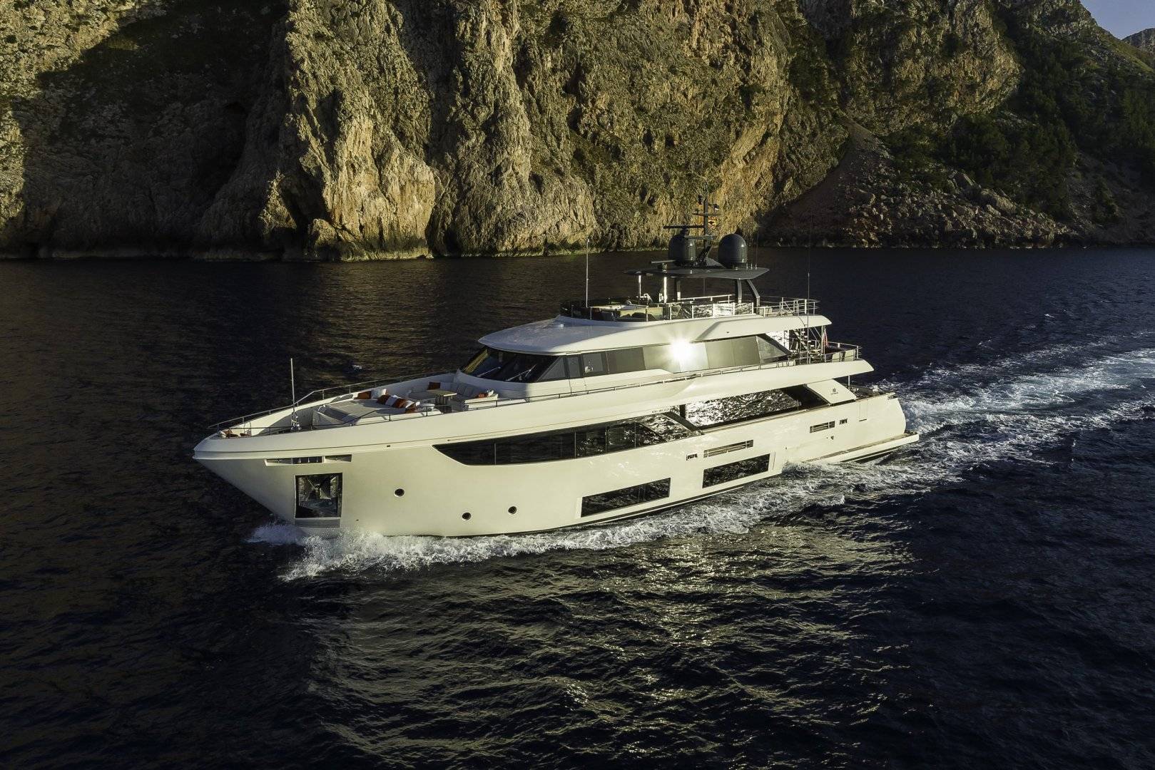 Navetta 33 Custom Line - 3