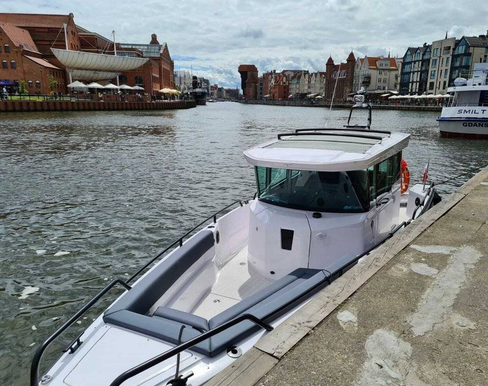 Axopar 28 Cabin - 4
