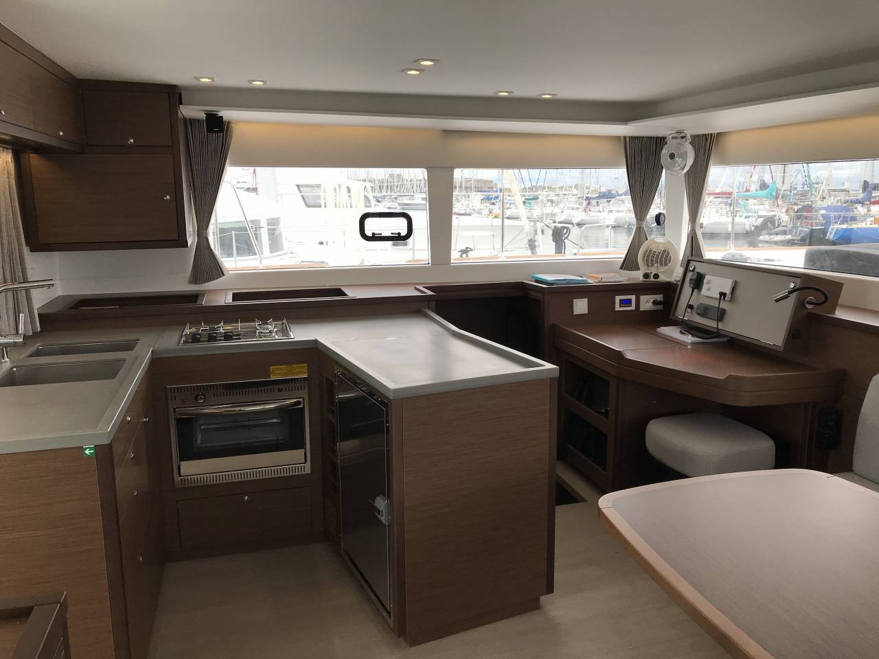 Lagoon 450 SporTop - 4