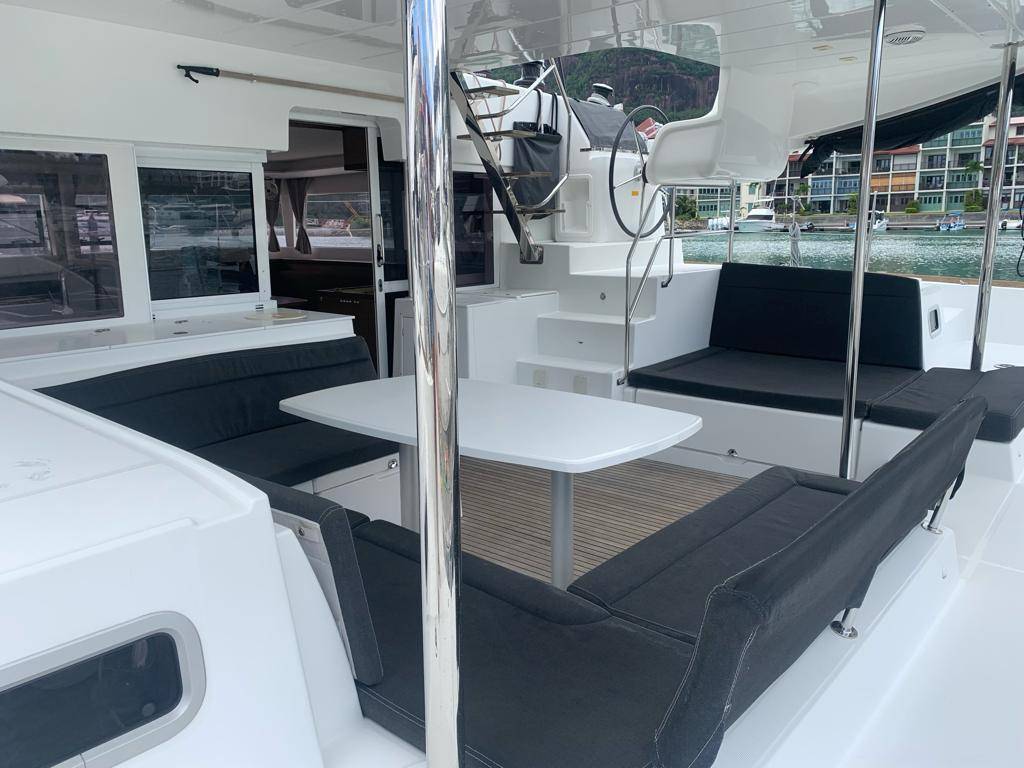 Lagoon 450 SporTop - 4