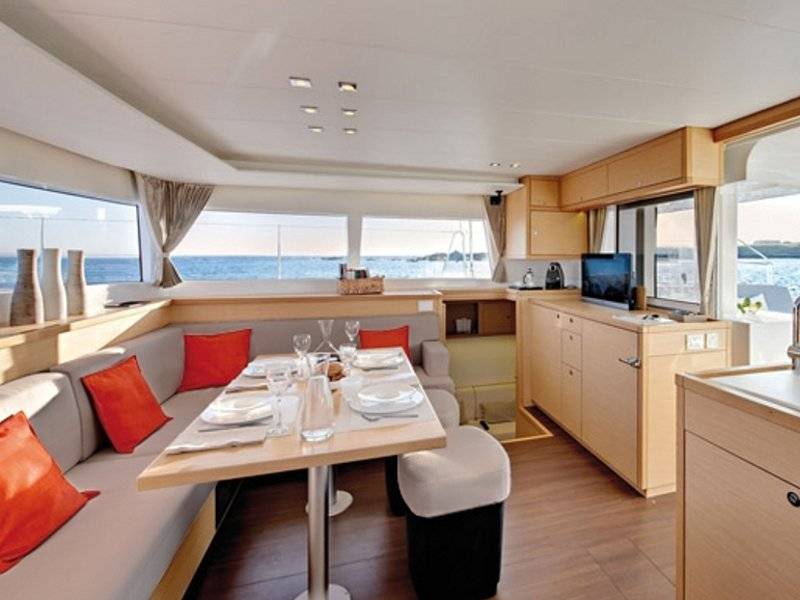 Lagoon 450 SporTop - 4